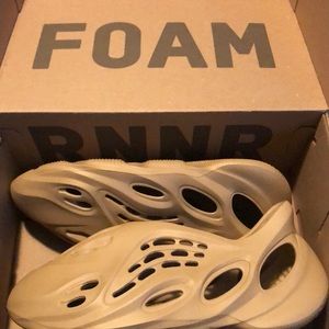 YZY FOAM RUNNERS